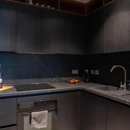 Mercury Tower - 25th Floor Apartmán