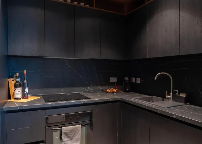 Mercury Tower - 25th Floor דירה